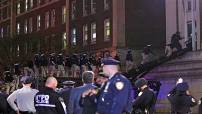 عاجل.. شرطة نيويورك تقتحم مقر اعتصام الطلاب المؤيدين للفلسطينيين بجامعة كولومبيا