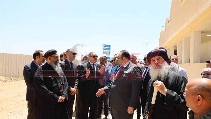 خلال تقديم التهنئة