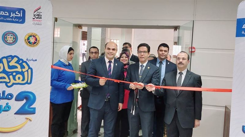 افتتاح معرض ملابس