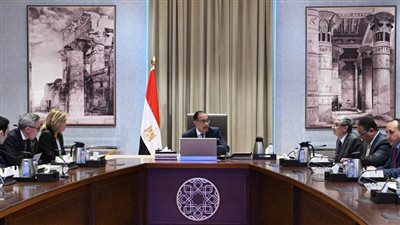 مدبولي يستعرض مع 