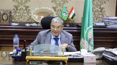محافظ المنيا يوجه بسرعة الانتهاء من مشروعات قرى 