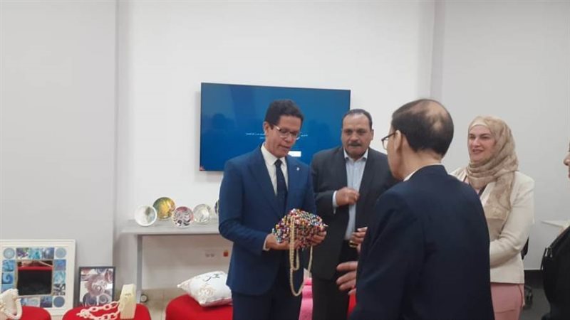 رئيس جامعة بنها يتفقد