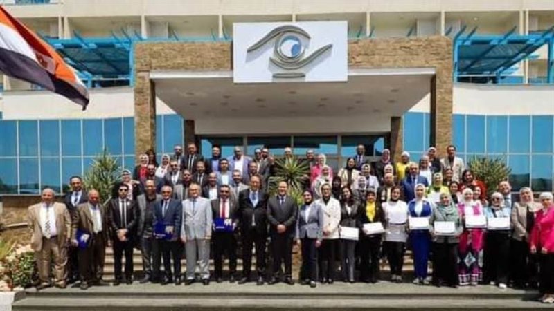 نائب المحافظ تكرم