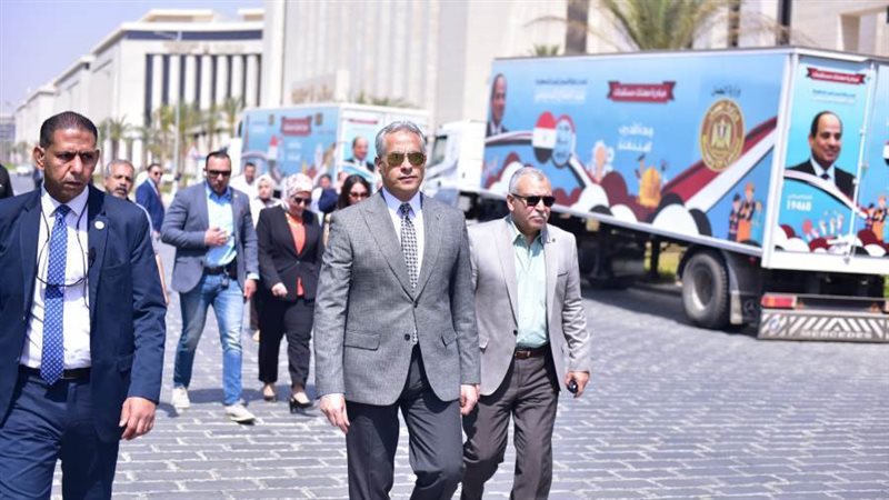 وزير العمل حسن شحاتة