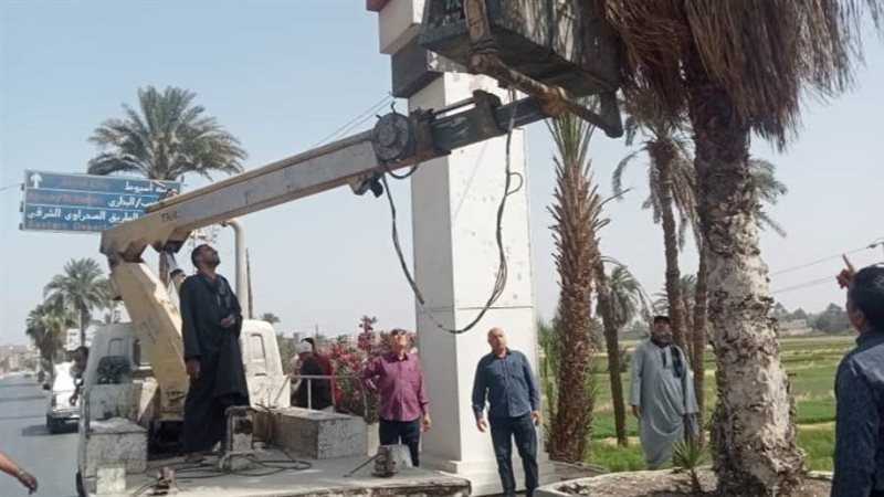 جانب من صيانة الإنارة