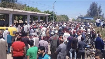 الألاف يشيعون عروس مطوبس بعد مصرعها إثر انقلاب سيارة زفافها في إحدى الترع