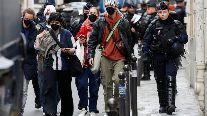 شرطة باريس تعتقل