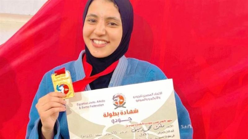 الطالبة ملك