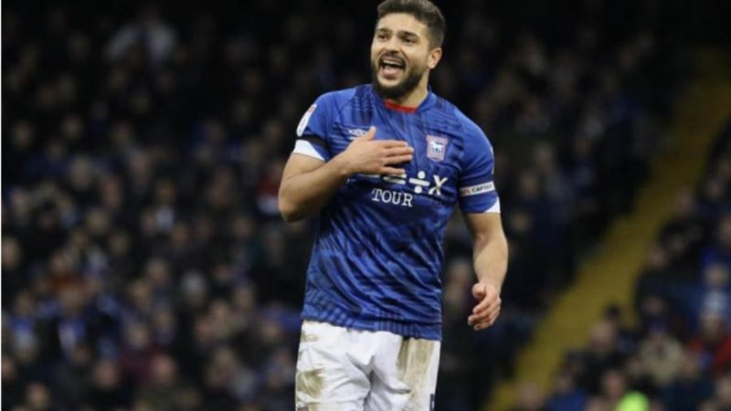 سام مرسي يحتفل بعودة