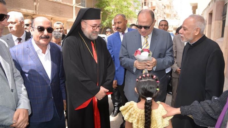 محافظ أسيوط خلال