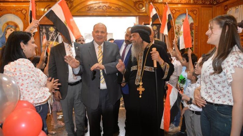 جانب من تقديم التهنئة