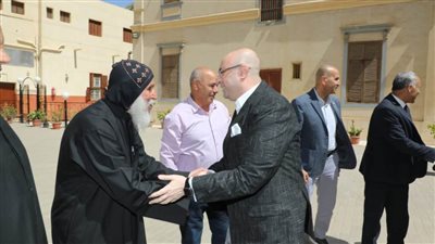 محافظ بني سويف يهنئ المسيحيين بعيد القيامة فى ديري الأنبا بولا وأنطونيوس بناصر
