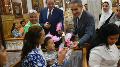 محافظ الغربية يزور كنائس المحلة وسمنود للتهنئة بعيد القيامة ويوزع هدايا الرئيس على الأطفال 