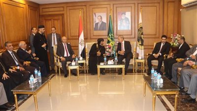 محافظ القليوبية يهنئ الأخوة الأقباط بعيد القيامة المجيد بالكنائس