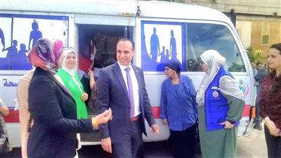 وكيل صحة البحيرة يتفقد أعمال العيادات المتنقلة المتمركزة أمام الكنائس