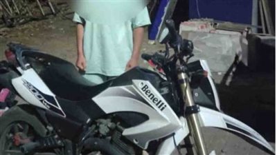 ضبط قائد دراجة نارية يقوم بعمل حركات استعراضية ببورسعيد 