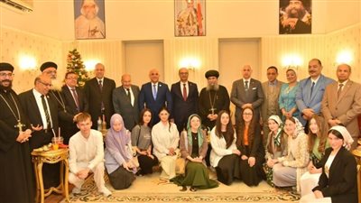 رئيس جامعة أسيوط يصطحب وفداً طلابياً من جامعة بيتاجورسك الروسية للتهنئة بعيد القيامة المجيد 