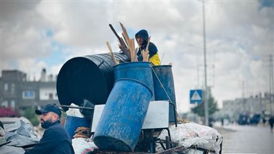 عاجل| صور- غارات إسرائيلية مكثفة تدفع بسكان شرق رفح للنزوح نحو الغرب