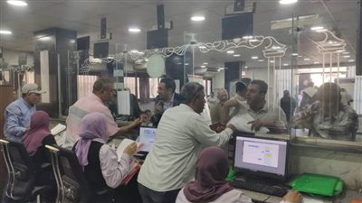 توافد المواطنين لتقديم طلبات التصالح على مخالفات البناء بـ”أشمون“