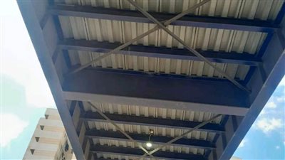 استكمال أعمال صيانة وإنارة الكشافات والأعمدة بمحور المحمودية بالإسكندرية 