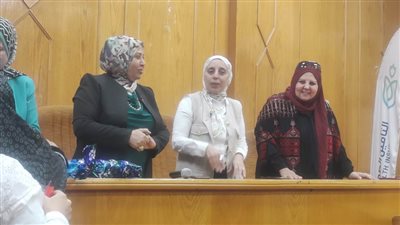 تكريم أول امرأة تتولى منصب وكيل وزارة الصحة بالإسماعيلية