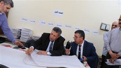 وكيل تعليم البحيرة يتابع انتظام سير الامتحانات بعدد من مدارس دمنهور