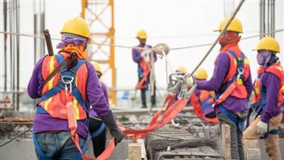العمل تتابع تنفيذ إجراءات السلامة والصحة المهنية بمنشآت الوادي الجديد