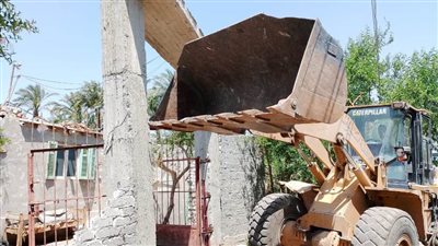 إزالة 26 حالة تعدٍ على أراضٍ زراعية وأملاك دولة بمركزي البداري والغنايم