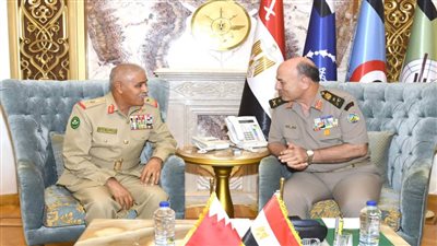 عاجل.. رئيس الأركان  يلتقى رئيس هيئة الأركان بقوة دفاع البحرين