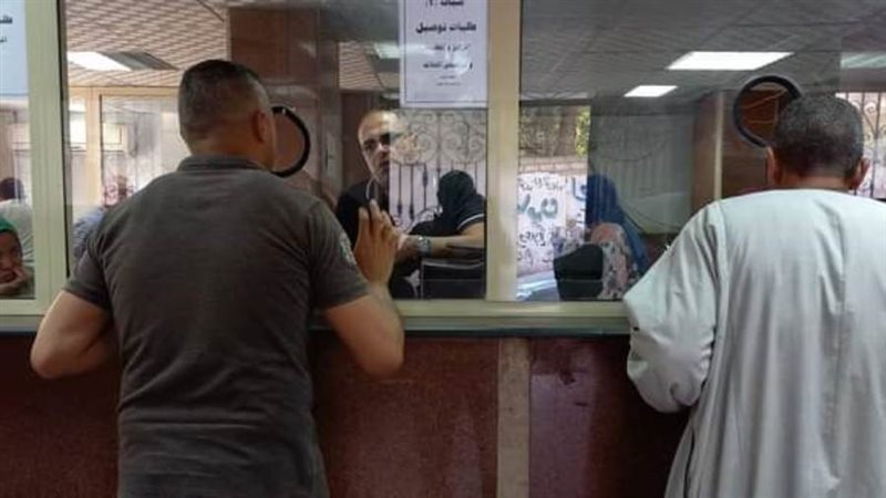 توافد المواطنين على