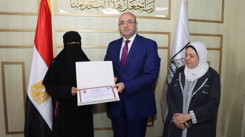 تكريم المتميزات ببنى