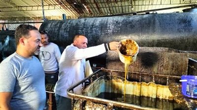 ضبط مصنعين لتعبئة زيت الطعام غير صالح للاستهلاك الآدمي بالإسكندرية