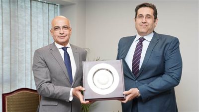 تعاون بين جامعة عين شمس والجامعة المصرية للتعلم الإلكتروني في البرامج المهنية