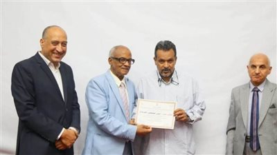 احتفالية كبرى في عيد العمال لتكريم العاملين المتميزين بالبحر الاحمر |صور