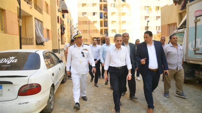 جانب من جولة المحافظ