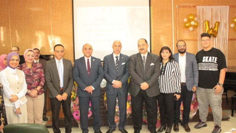 عميد كلية التربية