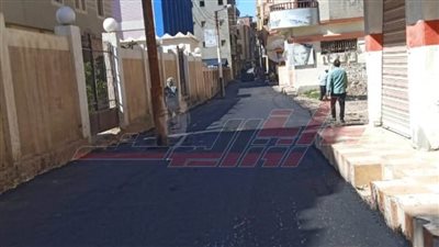 الانتهاء من أعمال رصف شارع المعهد الديني ببلطيم بكفر الشيخ