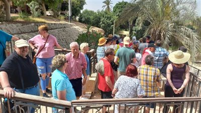 وفد سياحي من دول أوروبية يزور المناطق الأثرية بالمنيا