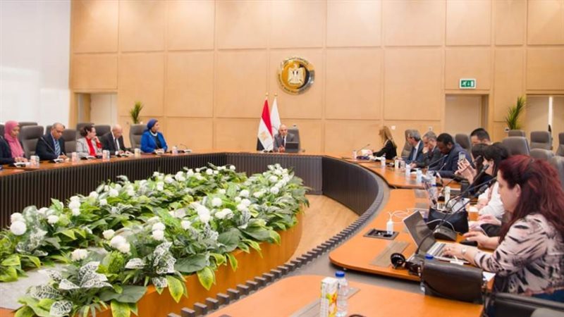 وزير الري خلال الاجتماع