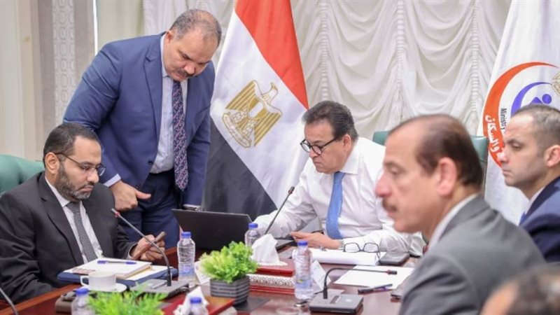 وزير الصحة يجري تجربة