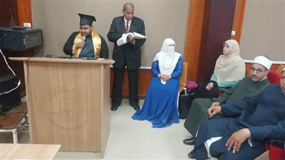 جامعة الوادي الجديد تمنح باحثًا كفيفًا رسالة الماجستير في الدراسات الإسلامية 