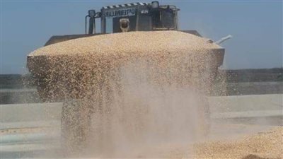 انقلاب سيارة نقل محملة بحبوب الذرة على طريق محور ٣٠ يونيو بالإسماعيلية