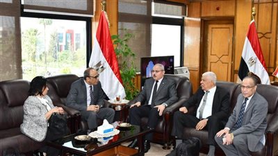 رئيس جامعة قناة السويس يستقبل فريق المراجعين المعتمدين من الهيئة القومية لضمان جودة التعليم والاعتماد لتجديد الاعتماد لكلية الصيدلة