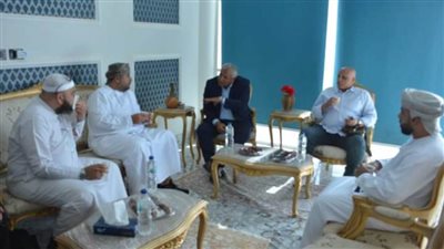 محافظ الوادي الجديد يلتقي وفدًا من المستثمرين العُمانيين لبحث سبل التعاون المشترك