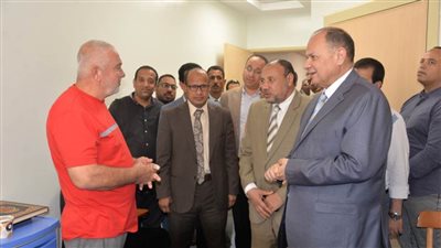 محافظ أسيوط يزور مصابي غزة بفرع مستشفى جامعة الأزهر