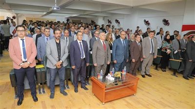 رئيس جامعة السويس يفتتح المؤتمر الطلابي الثاني لكلية هندسة البترول والتعدين