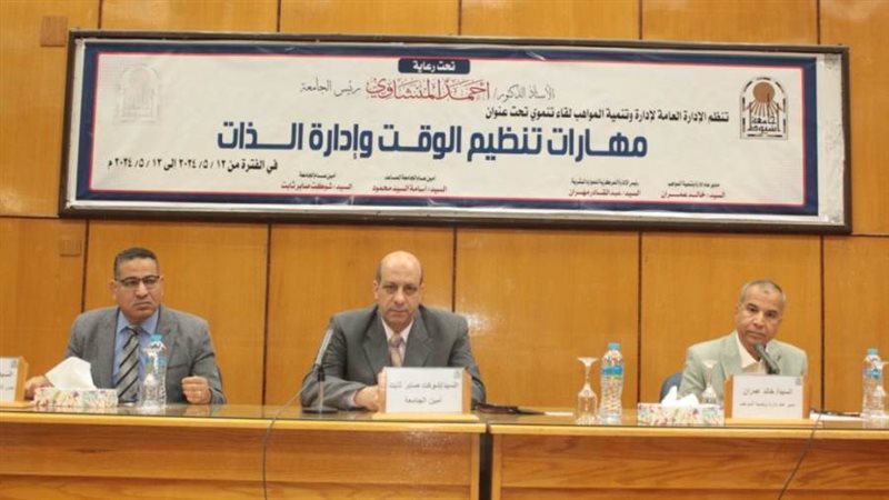 جانب من الندوة