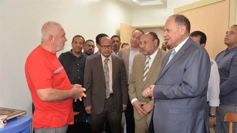 جانب من زيارة المحافظ