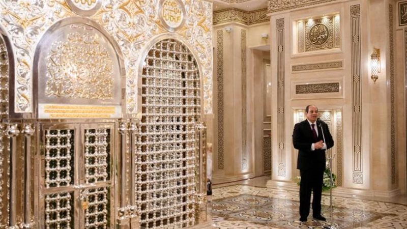 الرئيس السيسي يفتتح