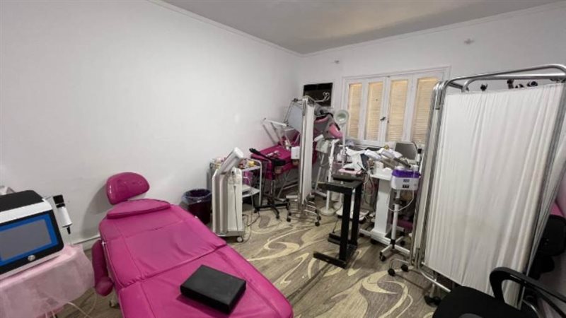 من داخل عيادة التجميل